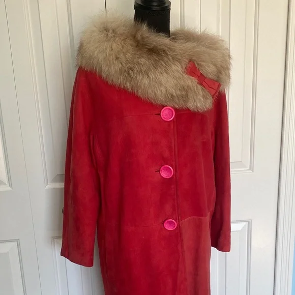 Beautiful Rare Vintage Red Suede Button Up Penny Lane Coat W/ Fur Collar And Bow